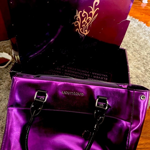 Younique bag this bag is stunning! Never used - Picture 1 of 4
